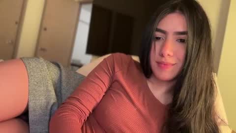 Snapshot of latinella chatting on 03/29/26, 01:38 Hi - online show from 03/29/26, 01:38