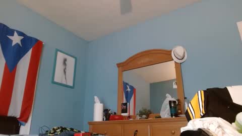 Snapshot of latinfyre chatting on 09/11/25, 04:07 Chris online show from 09/11/25, 04:07