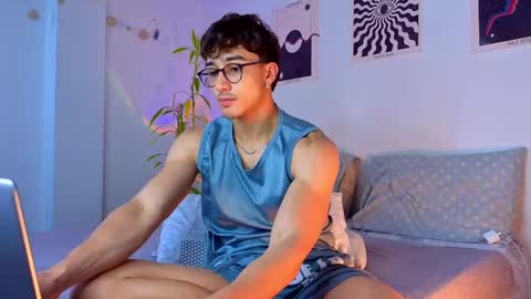 Snapshot of latinguyxl chatting on 09/11/25, 09:59 Logan online show from 09/11/25, 09:59