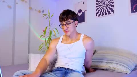 Snapshot of latinguyxl chatting on 09/14/25, 11:37 Logan online show from 09/14/25, 11:37