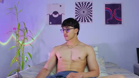 Snapshot of latinguyxl chatting on 09/27/25, 12:15 Logan online show from 09/27/25, 12:15