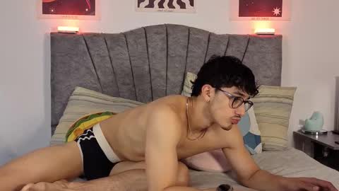 Snapshot of latinguyxl chatting on 02/23/26, 02:31 Logan online show from 02/23/26, 02:31