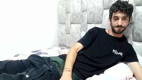 Snapshot of latinlustandfrenchkiss chatting on 12/05/25, 03:52 latinlustandfrenchkiss online show from 12/05/25, 03:52