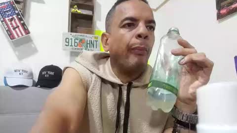 Snapshot of latinmartin254 chatting on 10/18/25, 02:03 latinmartin254 online show from 10/18/25, 02:03