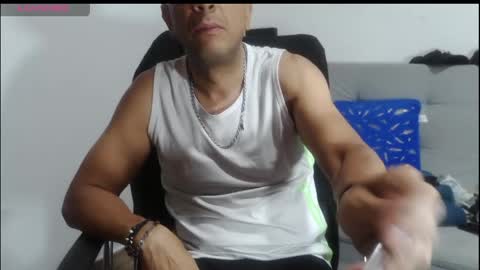 Snapshot of latinmartin254 chatting on 04/23/26, 01:51 latinmartin254 online show from 04/23/26, 01:51