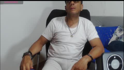 Snapshot of latinmartin254 chatting on 04/30/26, 01:45 latinmartin254 online show from 04/30/26, 01:45