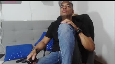 Snapshot of latinmartin254 chatting on 05/17/26, 03:26 latinmartin254 online show from 05/17/26, 03:26