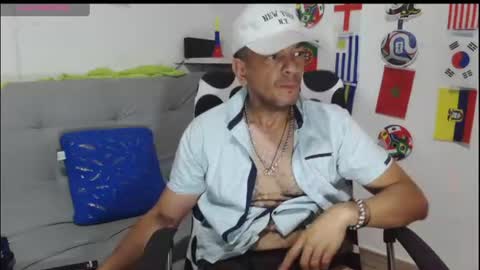 Snapshot of latinmartin254 chatting on 06/29/26, 04:40 latinmartin254 online show from 06/29/26, 04:40