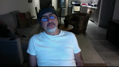 QS - INDEPENDENT MODEL online show from 12/24/24, 07:06