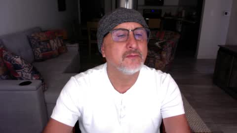 QS - INDEPENDENT MODEL online show from 01/18/25, 06:32