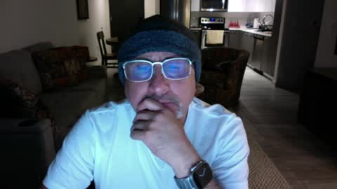 QS - INDEPENDENT MODEL online show from 01/21/25, 06:22