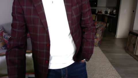 QS - INDEPENDENT MODEL online show from 01/21/25, 03:32