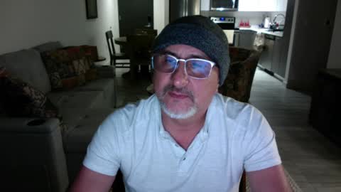 QS - INDEPENDENT MODEL online show from 01/22/25, 03:09