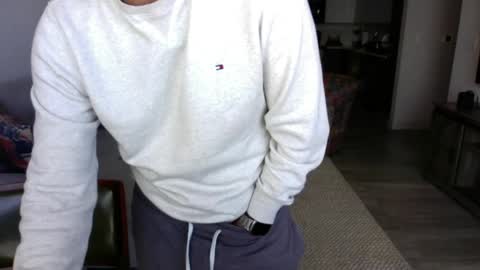 QS - INDEPENDENT MODEL online show from 01/25/25, 06:35