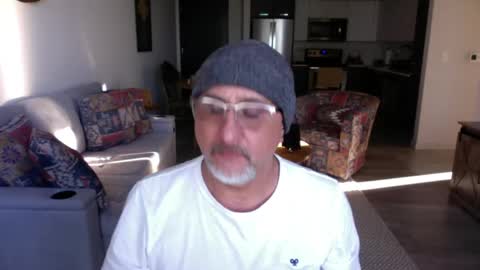 QS - INDEPENDENT MODEL online show from 02/09/25, 10:21