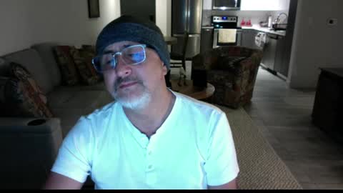 QS - INDEPENDENT MODEL online show from 02/28/25, 06:10