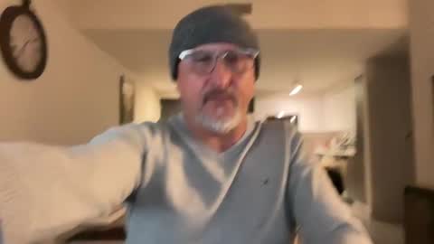 QS - INDEPENDENT MODEL online show from 03/09/25, 11:35