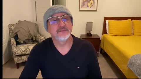 Snapshot of latinnous chatting on 12/18/25, 06:08 QS - INDEPENDENT MODEL online show from 12/18/25, 06:08