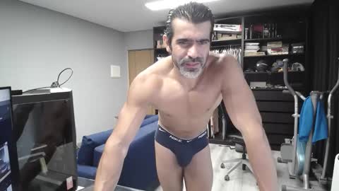 Snapshot of latino23bom chatting on 09/10/25, 10:15 sam online show from 09/10/25, 10:15