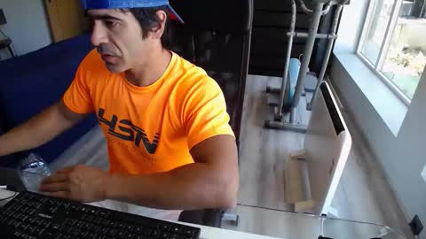 Snapshot of latino23bom chatting on 10/11/25, 09:41 sam online show from 10/11/25, 09:41