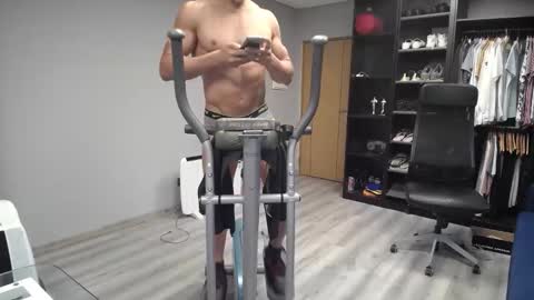 Snapshot of latino23bom chatting on 10/25/25, 08:00 sam online show from 10/25/25, 08:00