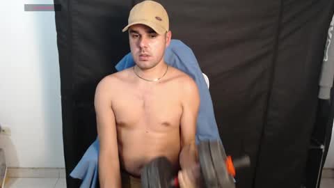 Snapshot of latino_boy777 chatting on 04/14/26, 09:43 latino boy777 online show from 04/14/26, 09:43