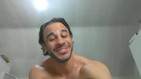 latino_rodri online show from 05/15/26, 05:36