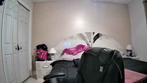 Snapshot of latinoinfla chatting on 11/14/25, 01:26 latinoinfla online show from 11/14/25, 01:26