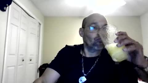 Snapshot of latinoinfla chatting on 05/02/26, 10:15 latinoinfla online show from 05/02/26, 10:15