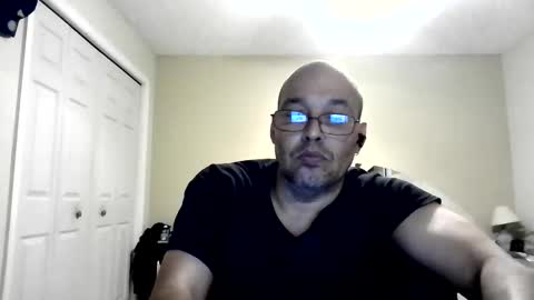 Snapshot of latinoinfla chatting on 05/31/26, 01:03 latinoinfla online show from 05/31/26, 01:03