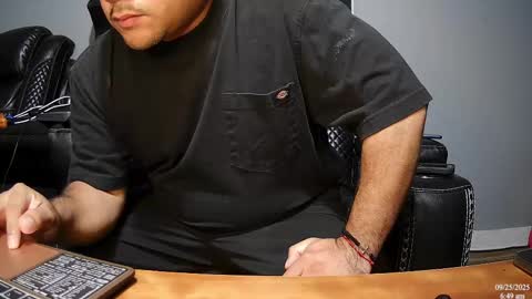 Snapshot of latinstud7 chatting on 09/25/25, 11:47 Nico online show from 09/25/25, 11:47