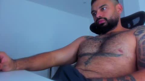 Snapshot of latinwolfbi chatting on 01/09/25, 11:03 philip online show from 01/09/25, 11:03