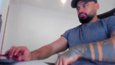 Snapshot of latinwolfbi chatting on 01/14/25, 10:59 philip online show from 01/14/25, 10:59