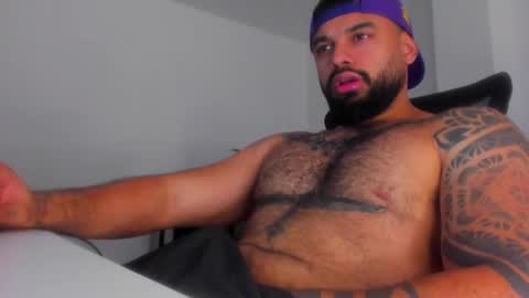 Snapshot of latinwolfbi chatting on 02/05/25, 11:44 philip online show from 02/05/25, 11:44