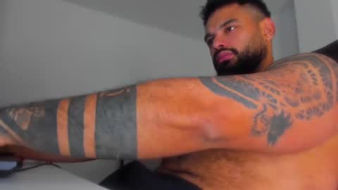 Snapshot of latinwolfbi chatting on 02/11/25, 01:30 philip online show from 02/11/25, 01:30