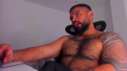 Snapshot of latinwolfbi chatting on 02/26/25, 11:52 philip online show from 02/26/25, 11:52