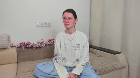 latoriacosner online show from 12/22/25, 12:35