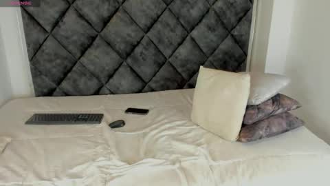 LEANDRO online show from 09/19/25, 03:52