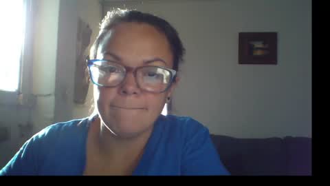 Snapshot of lau16310 chatting on 04/27/26, 09:46 Laura online show from 04/27/26, 09:46