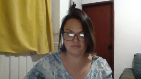 Snapshot of lau16310 chatting on 06/08/26, 11:05 Laura online show from 06/08/26, 11:05