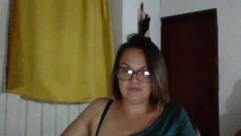 Snapshot of lau16310 chatting on 06/11/26, 12:32 Laura online show from 06/11/26, 12:32