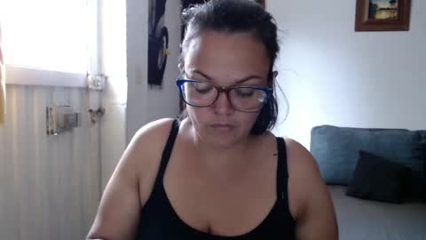 Snapshot of lau16310 chatting on 06/20/26, 03:59 Laura online show from 06/20/26, 03:59