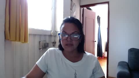 Snapshot of lau16310 chatting on 06/22/26, 06:16 Laura online show from 06/22/26, 06:16