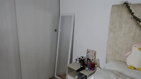 Snapshot of laugreen chatting on 02/06/26, 10:46 Laura online show from 02/06/26, 10:46