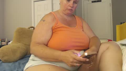 LauLauMa online show from 06/20/26, 02:25