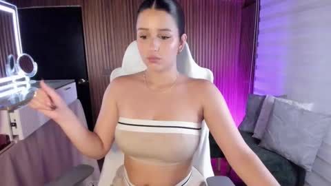 Snapshot of laura__cruz chatting on 03/01/26, 04:58 laura cruz online show from 03/01/26, 04:58