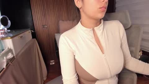 Snapshot of laura__cruz chatting on 03/17/26, 04:17 laura cruz online show from 03/17/26, 04:17