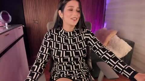 Snapshot of laura__cruz chatting on 04/21/26, 04:08 laura cruz online show from 04/21/26, 04:08