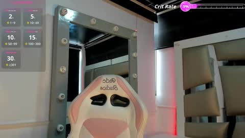 laura__js_ online show from 11/28/25, 06:21