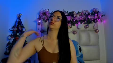 laura__js_ online show from 12/15/25, 03:55